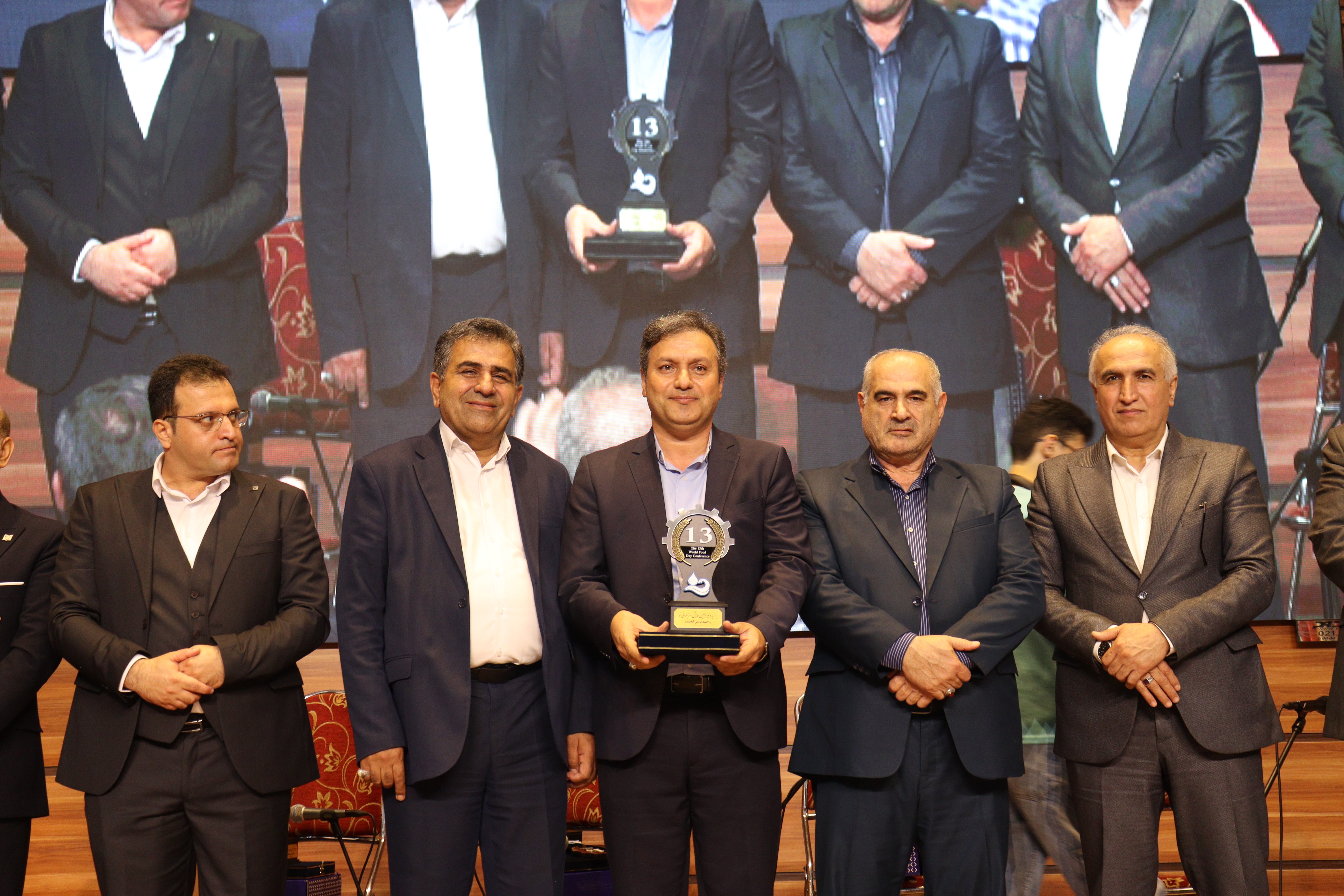 شرکت آنتی‌بیوتیک‌سازی ایران، عنوان «واحد برتر» را در همایش روز جهانی غذا کسب کرد