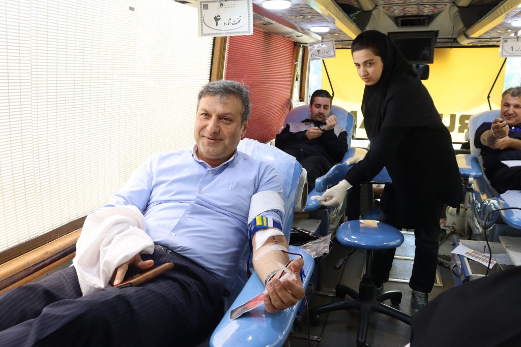 تجلی خیرخواهی در شرکت آنتی‌بیوتیک‌سازی ایران؛ برگزاری طرح خون‌دهی با استقبال گسترده کارکنان