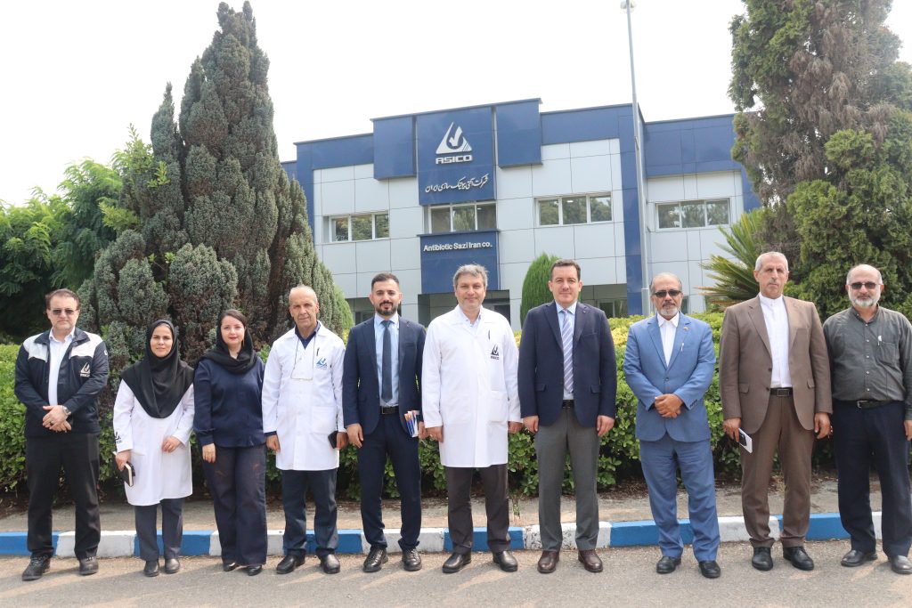 رایزن بازرگانی سفارت ترکیه از شرکت آنتی‌بیوتیک‌سازی ایران بازدید کرد